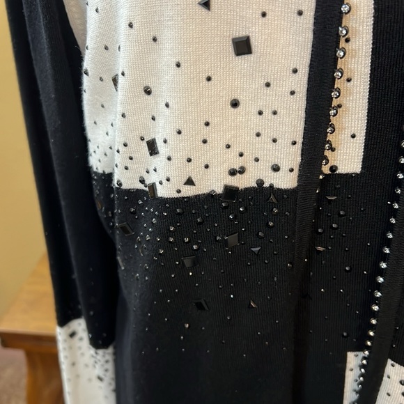 Drapers & Damons Petites NWOT Black and White Color Block Beaded Sweater Set. - Picture 3 of 16